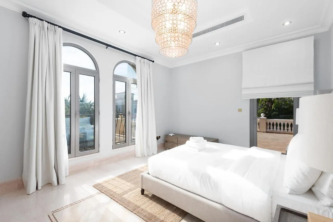 Maison Privee - Palm Jumeirah Beach Front Xl Villa With Private Pool Dubai