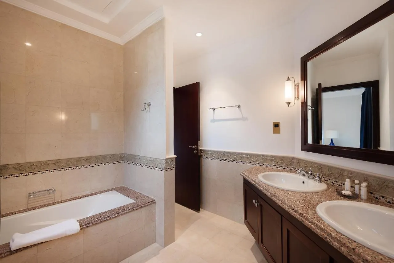 Maison Privee - Palm Jumeirah Beach Front Xl Villa With Private Pool Dubai