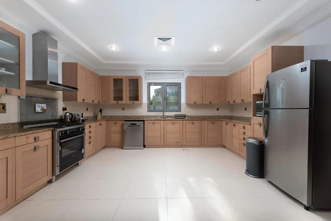 Maison Privee - Palm Jumeirah Beach Front Xl Villa With Private Pool Dubai