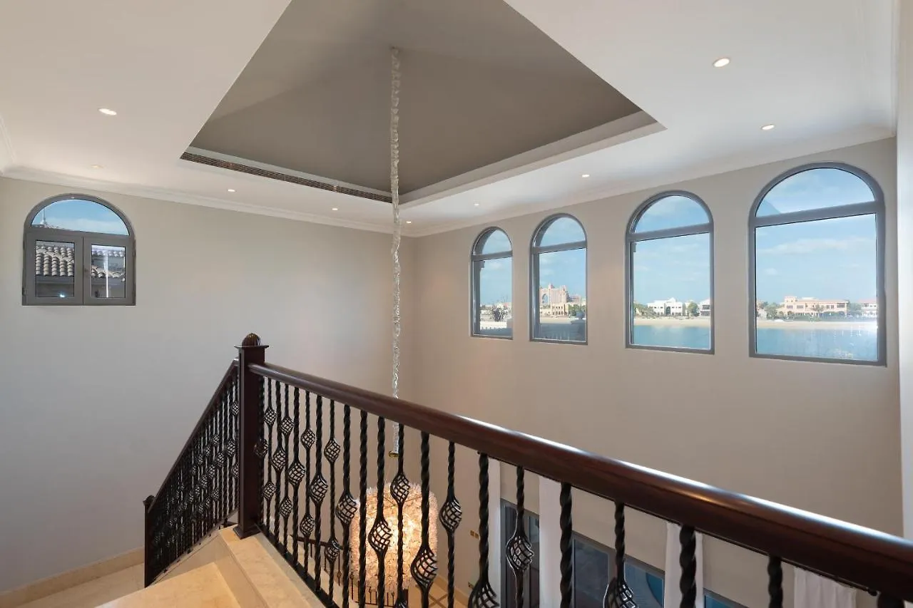 Maison Privee - Palm Jumeirah Beach Front Xl Villa With Private Pool Dubai