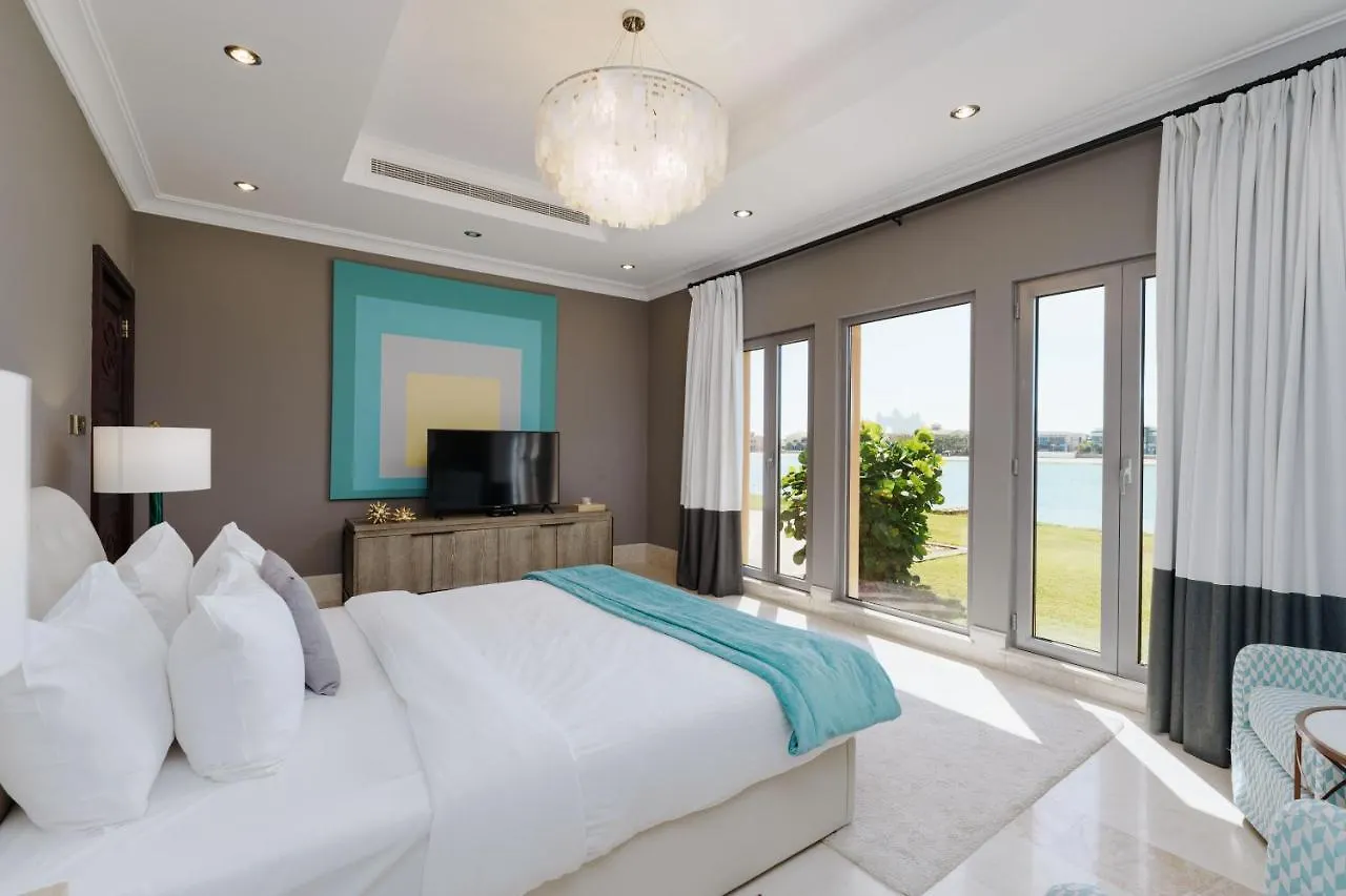 Maison Privee - Palm Jumeirah Beach Front Xl Villa With Private Pool Dubai