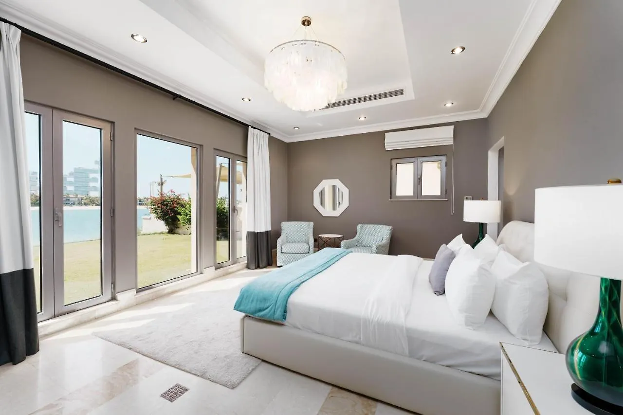 Maison Privee - Palm Jumeirah Beach Front Xl Villa With Private Pool Dubai